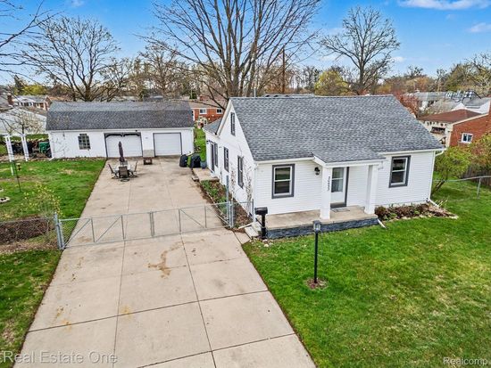 30453 Sheridan St, Garden City, MI 48135
