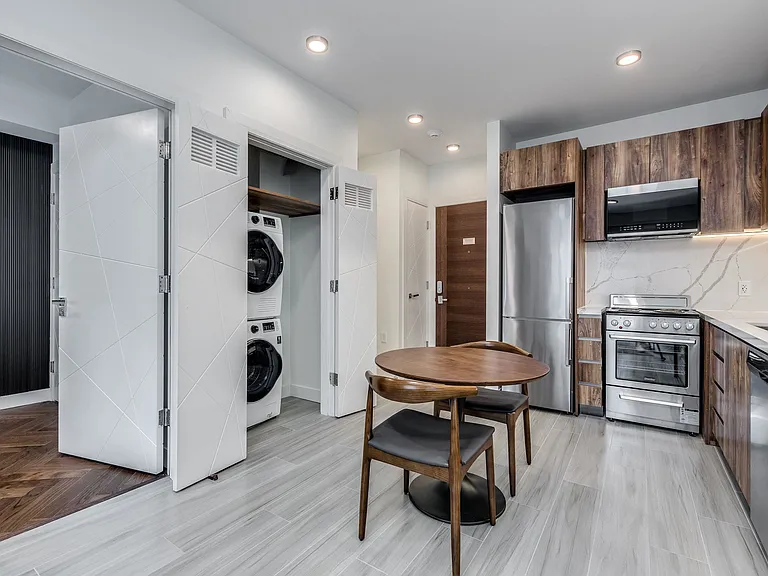 1168 Pendrell St #303 — Photo 6