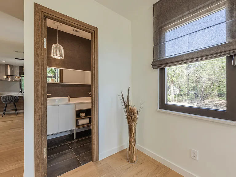 2806 Geronimo Trl — Photo 8