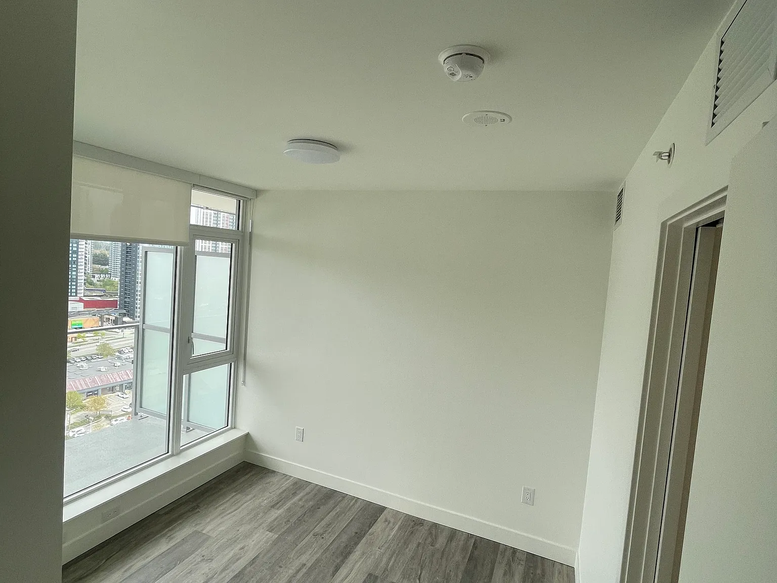 1 bed, 700 sqft, $1,900 — Photo 3