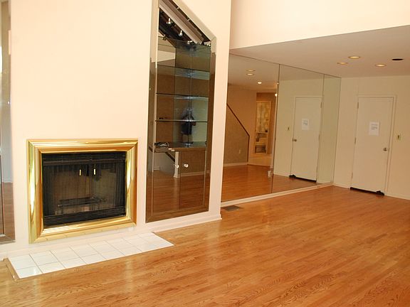 2nd image of 301 Barringer Ct