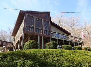 9805 F Ave, Wapello, IA 52653