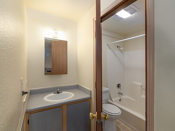 4th image of 4235 12th Ave NE APT 304