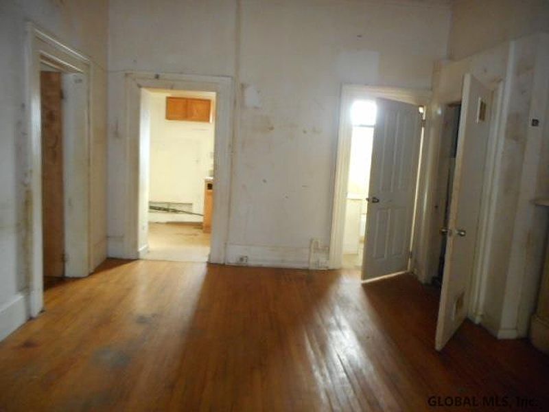 5th image of 100 GRAND Street