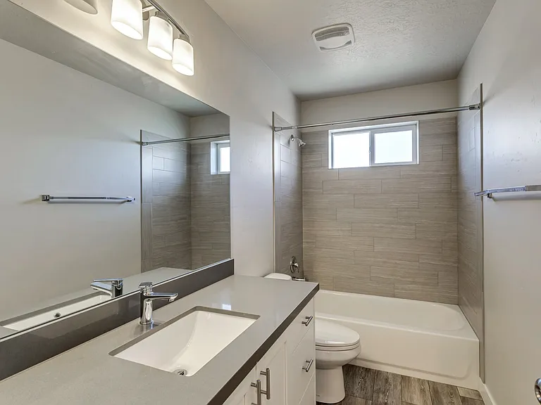 808 S 1710 E — Photo 12