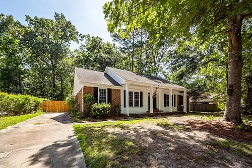 109 Runnymede Ln Photo 1
