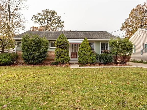 2nd image of 374 Marseilles Ave