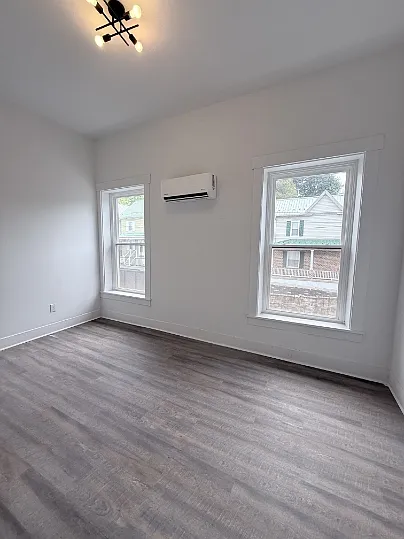 127 Susanna St — Photo 11