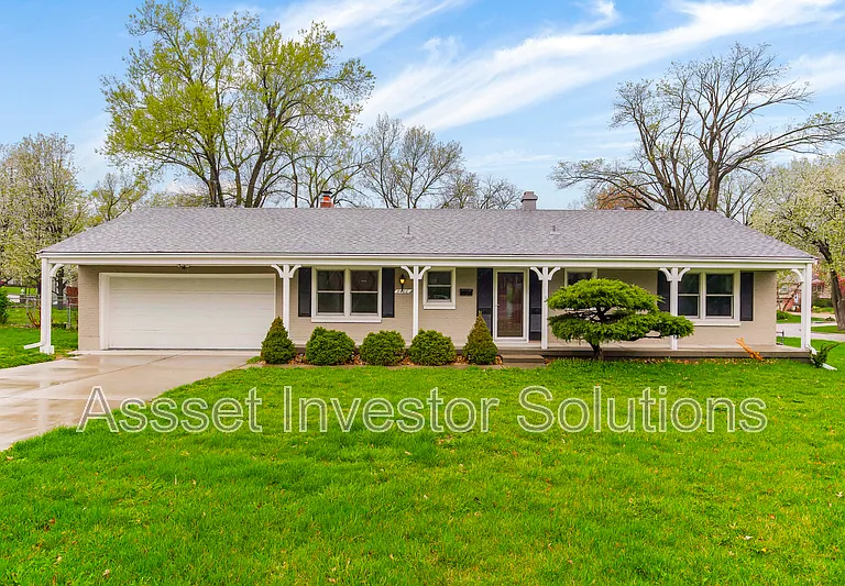 8400 State Line Rd — Photo 1