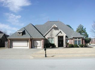 4713 N Copper Creek Dr, Fayetteville, AR 72764