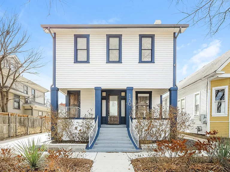 120 E Magnolia — Photo 1