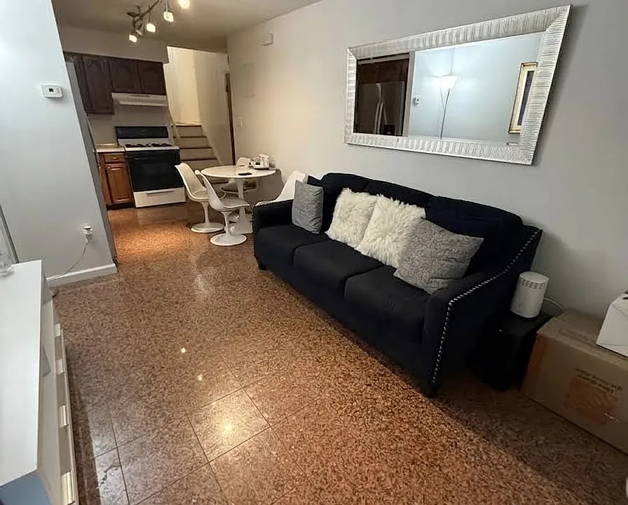 222 Bay 35 St #1