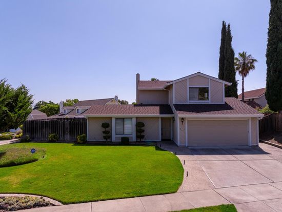 8760 Rancho Hills Dr, Gilroy, CA 95020