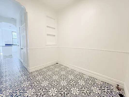 Rented by Compass | media 25