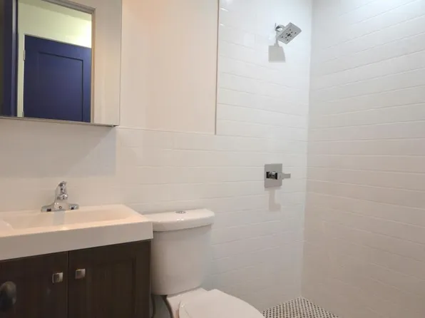 592 Manhattan Avenue image 5 of 5