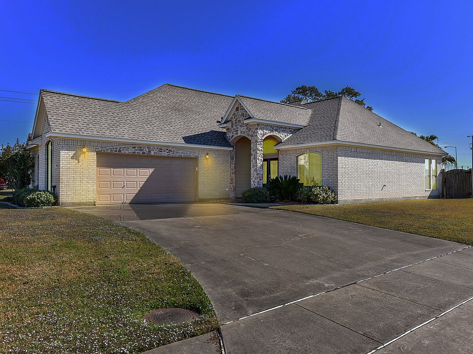 1st image of 119 Avocado St