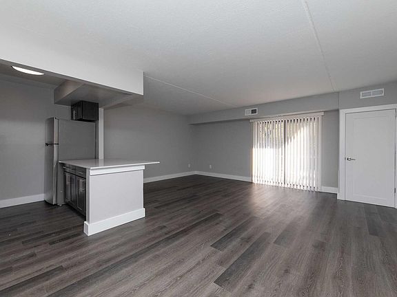 4th image of 300 Parker Ave #9834e55d6