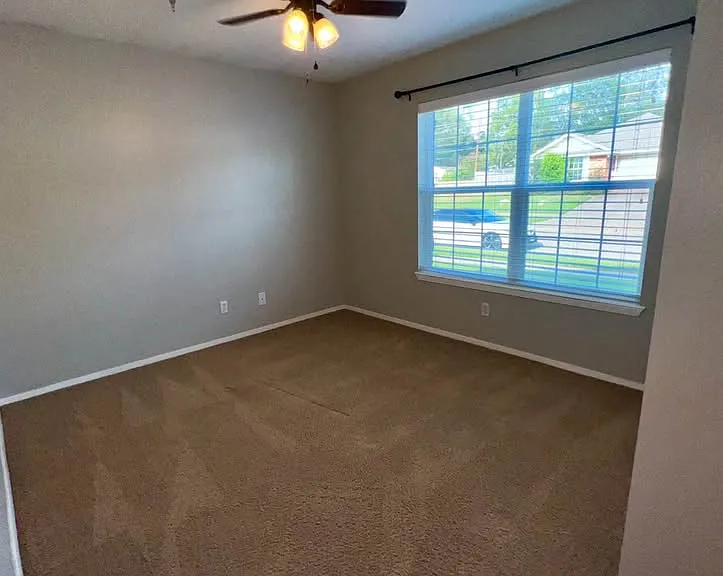302 Willowbrook Ln — Photo 12