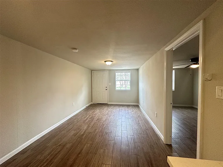 605 E Hunnicutt St #A — Photo 3