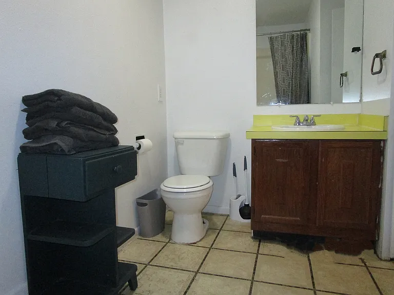 200 W 7th St #B — Photo 6