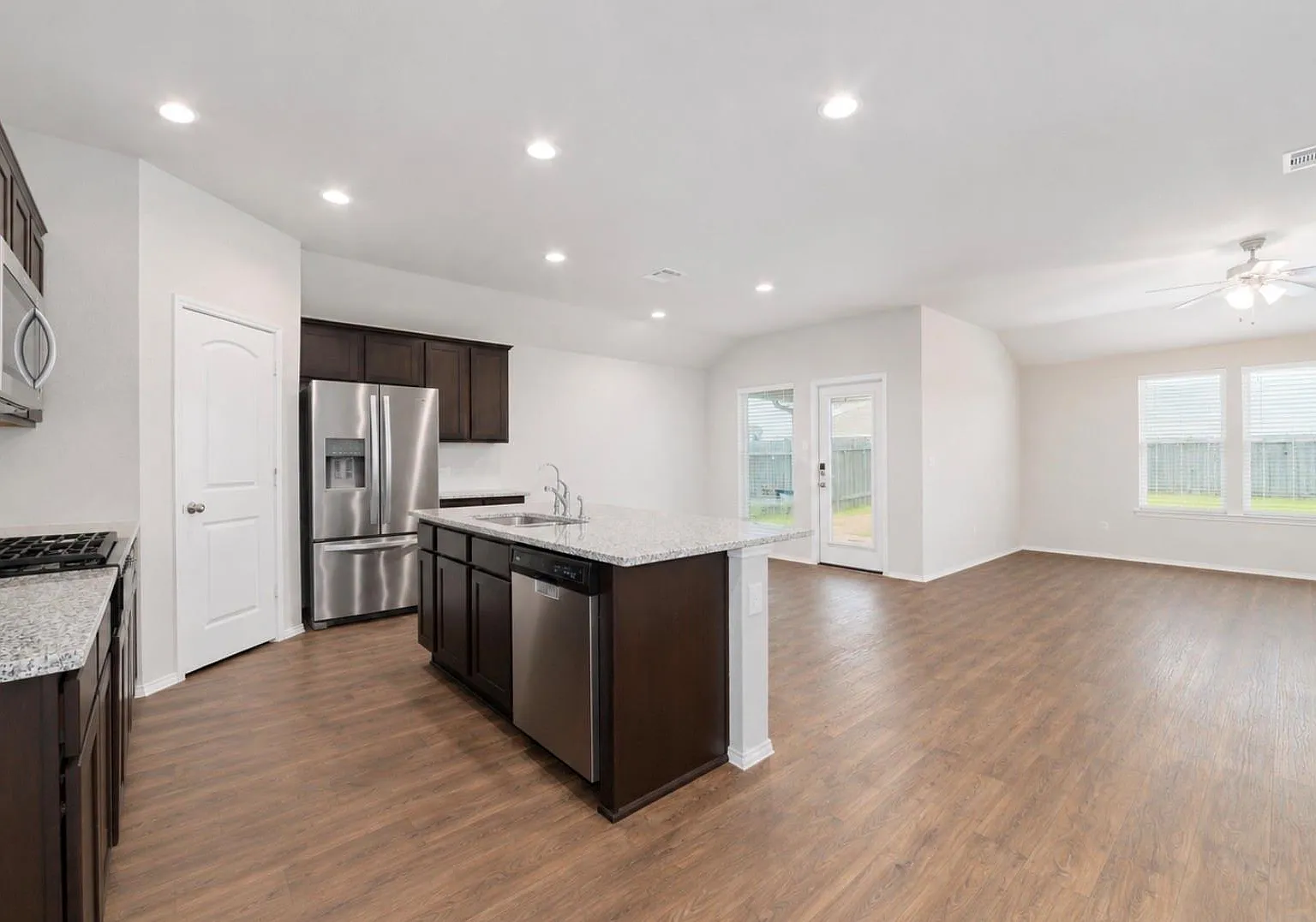 4 bed, 2.0 bath, 1873 sqft, $2,300 — Photo 3