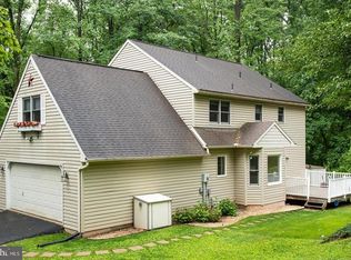 2 Charlie Dr, Morgantown, PA 19543