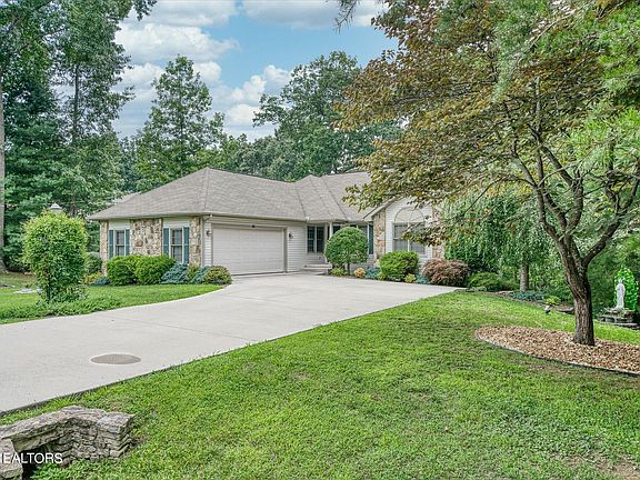 4th image of 32 Kingsbridge Ln