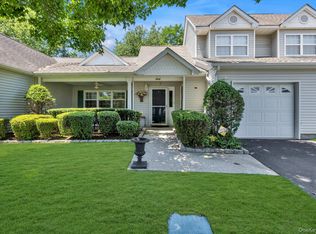 702 Pebble Beach Path, Riverhead, NY 11901
