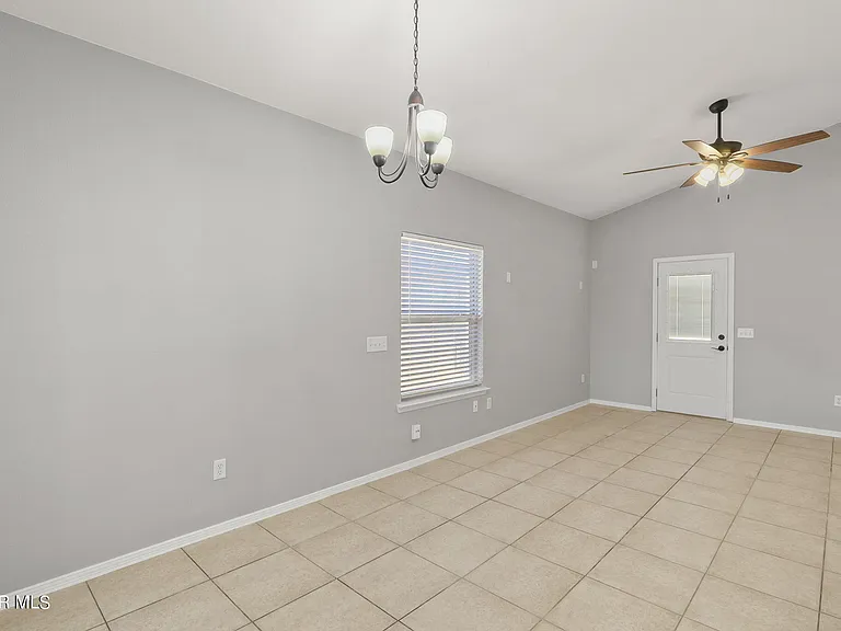 3269 Maple Point Dr — Photo 11