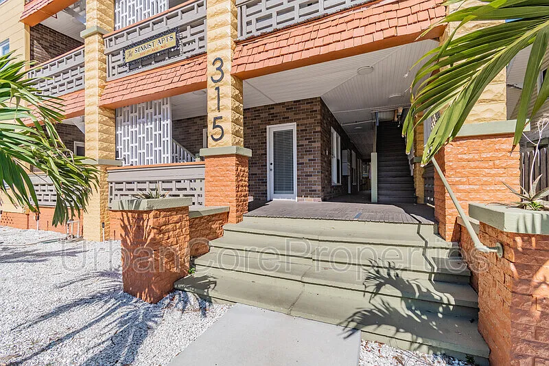 Building Photo - 315 7th Ave N #10