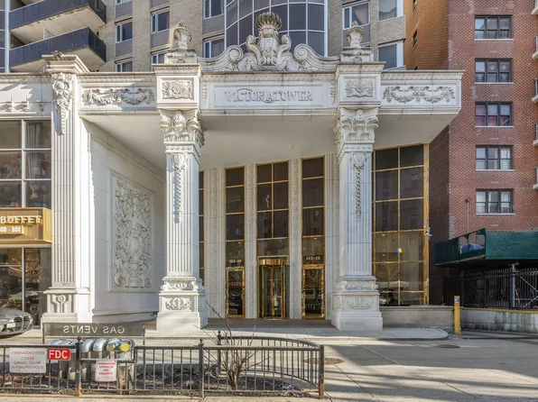 133-38 Sanford Avenue image 1 of 7