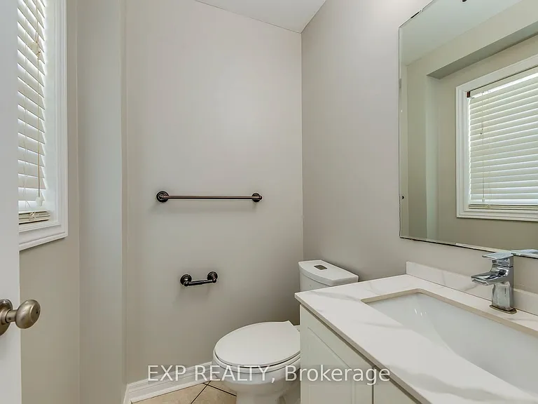 11 Frankfurt St W — Photo 18