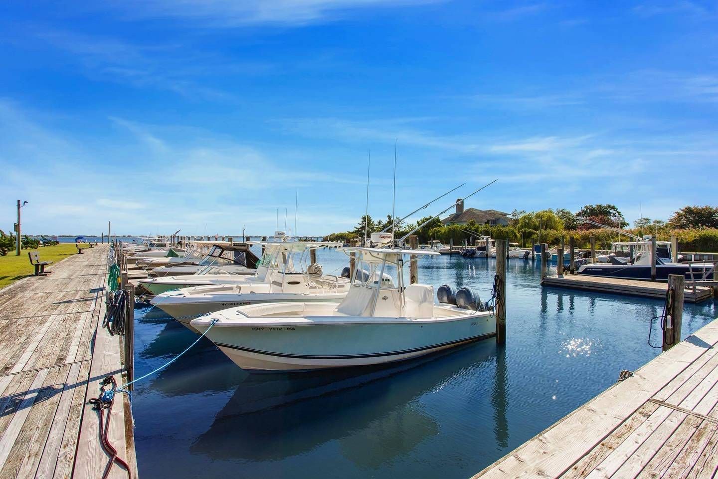 Within minutes to the many surrounding world class marinas.
