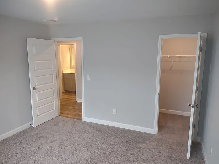 1031 Ashcroft Cir — Photo 44