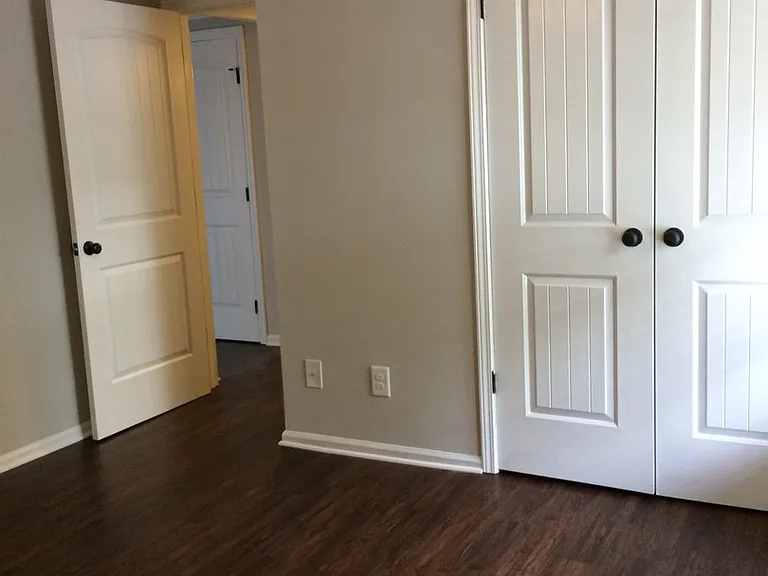 Essex Square Apartments — Photo 55