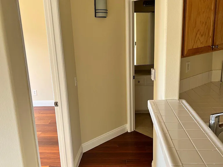 6901 Laurel Canyon Blvd #212 — Photo 13