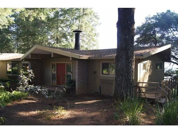 1015 Westside Rd photo 1