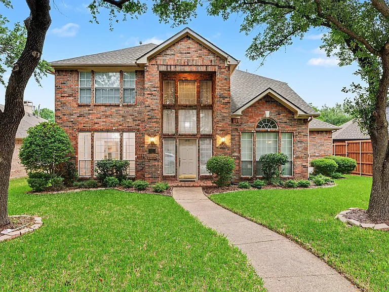 6881 Baird Dr — Photo 1