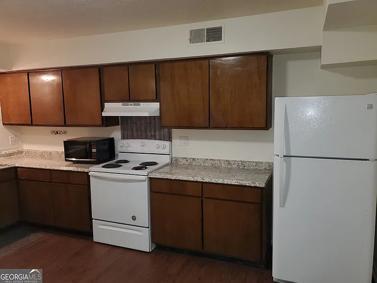 207 Cypress Dr — Photo 4