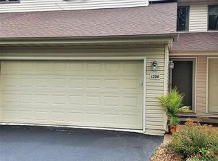 1294 Sunview Ct, Shoreview, MN 55126