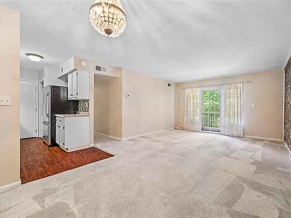 3rd image of 1100 Chatham Park Dr APT G