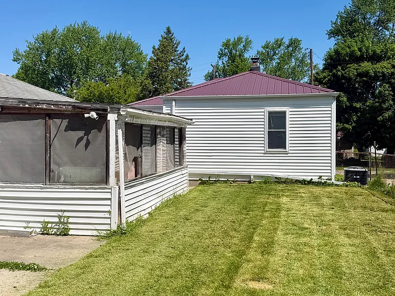 3809 Larchmont St — Photo 24