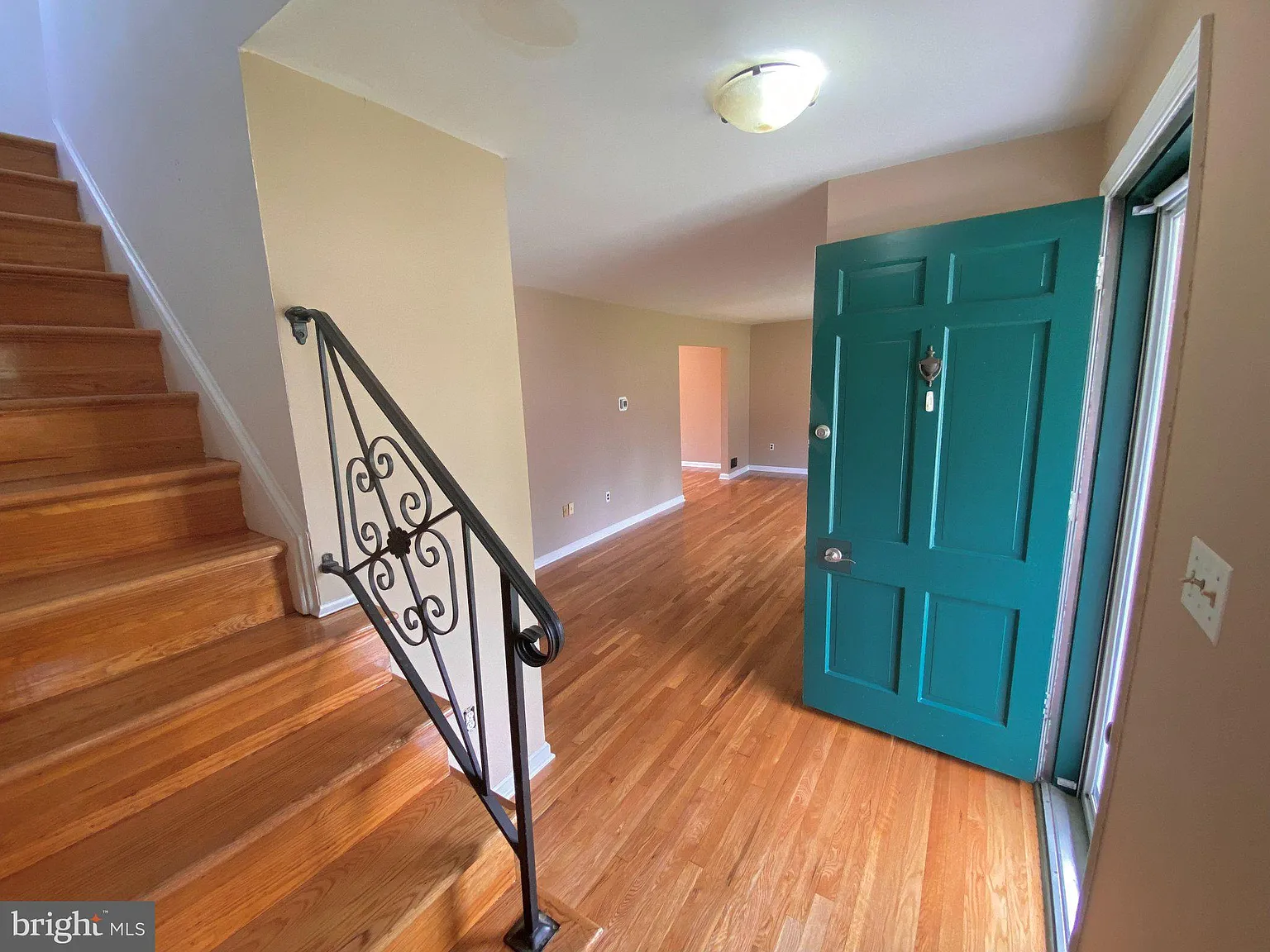 4 bed, 2.5 bath, 2420 sqft, $3,385 — Photo 2