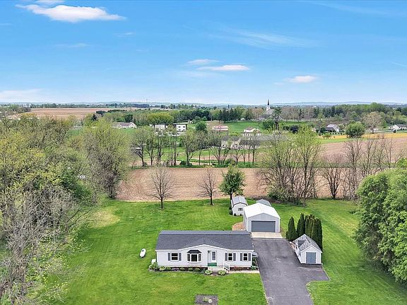 2nd image of 1076 Stouchsburg Rd