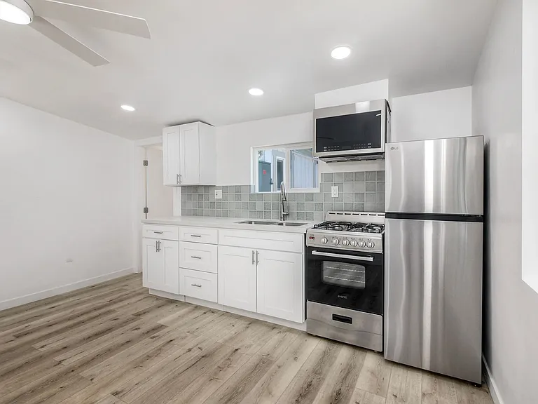 4108 Mission Ave #B — Photo 7
