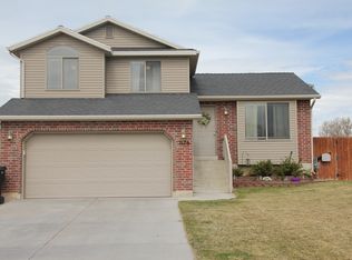 1176 W 2350 N, Clinton, UT 84015