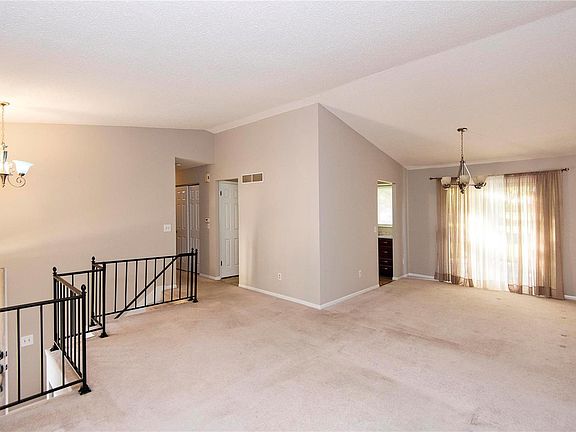 3rd image of 263 Golden Valley Dr