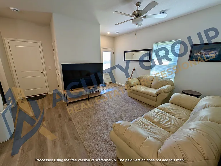 501 Redwood St N — Photo 9