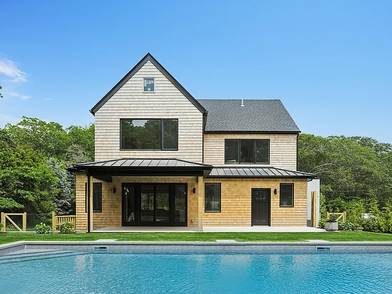 57 Newtown Rd — Photo 1