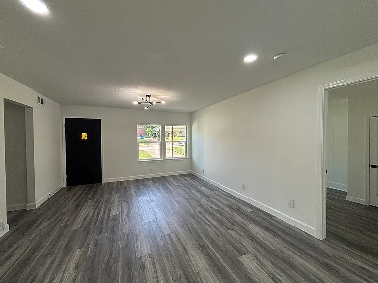 1825 Dudley St — Photo 3